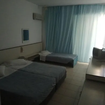 מלון Radisson Plaza Skiathos 4*