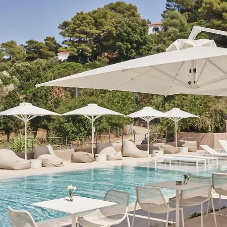 Radisson Plaza Skiathos מלון