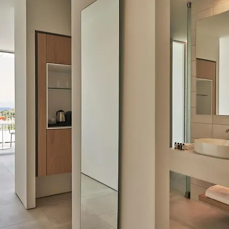 מלון Radisson Plaza Skiathos 4*