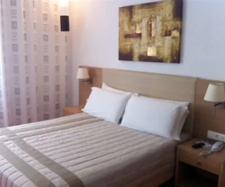 Radisson Plaza Skiathos מלון Kanapitsa (Skiathos)
