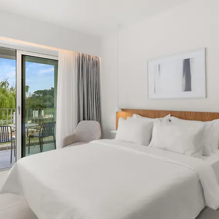 Radisson Plaza Skiathos מלון