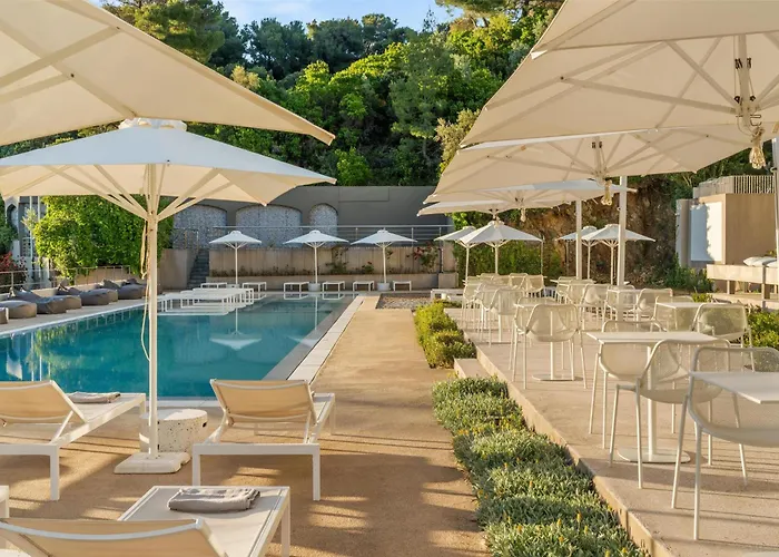 Hotel Radisson Plaza Skiathos 4*