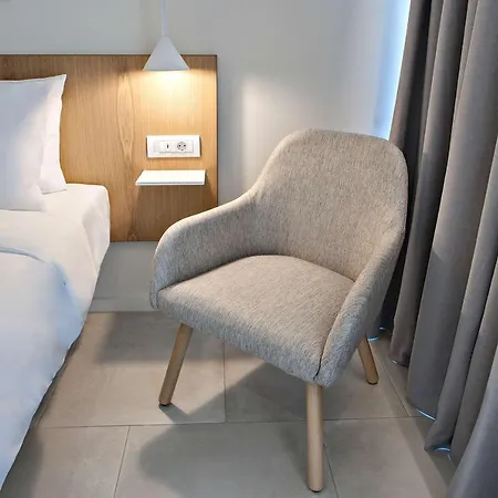 Radisson Plaza Skiathos מלון 4*