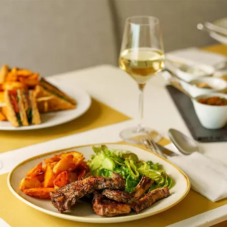 Radisson Plaza Skiathos מלון Kanapitsa (Skiathos)