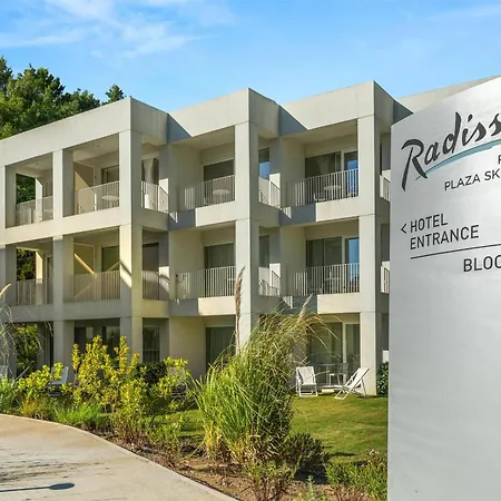 Radisson Plaza Skiathos מלון 4*